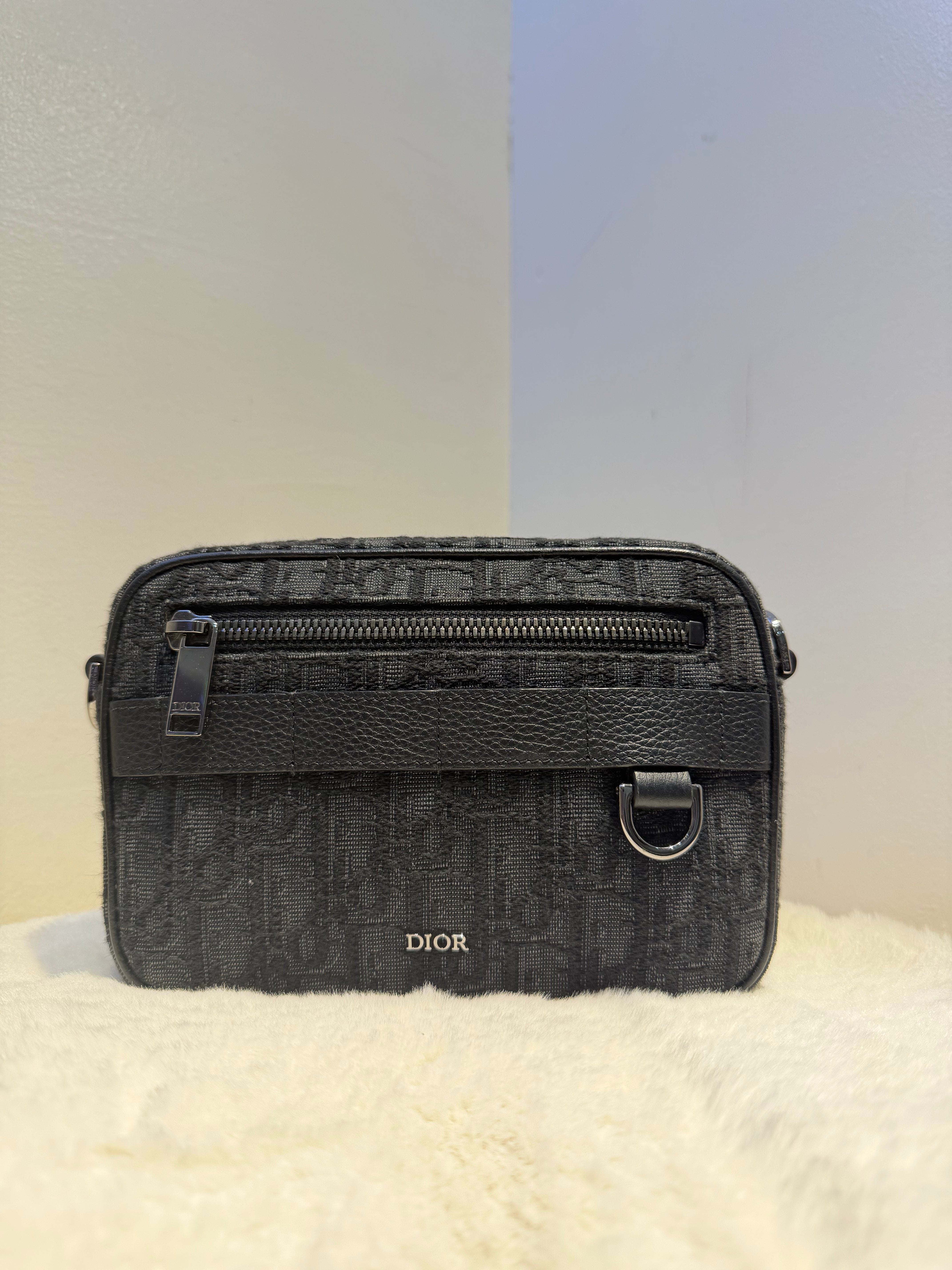 Dior Safari Bag  22 (Black)