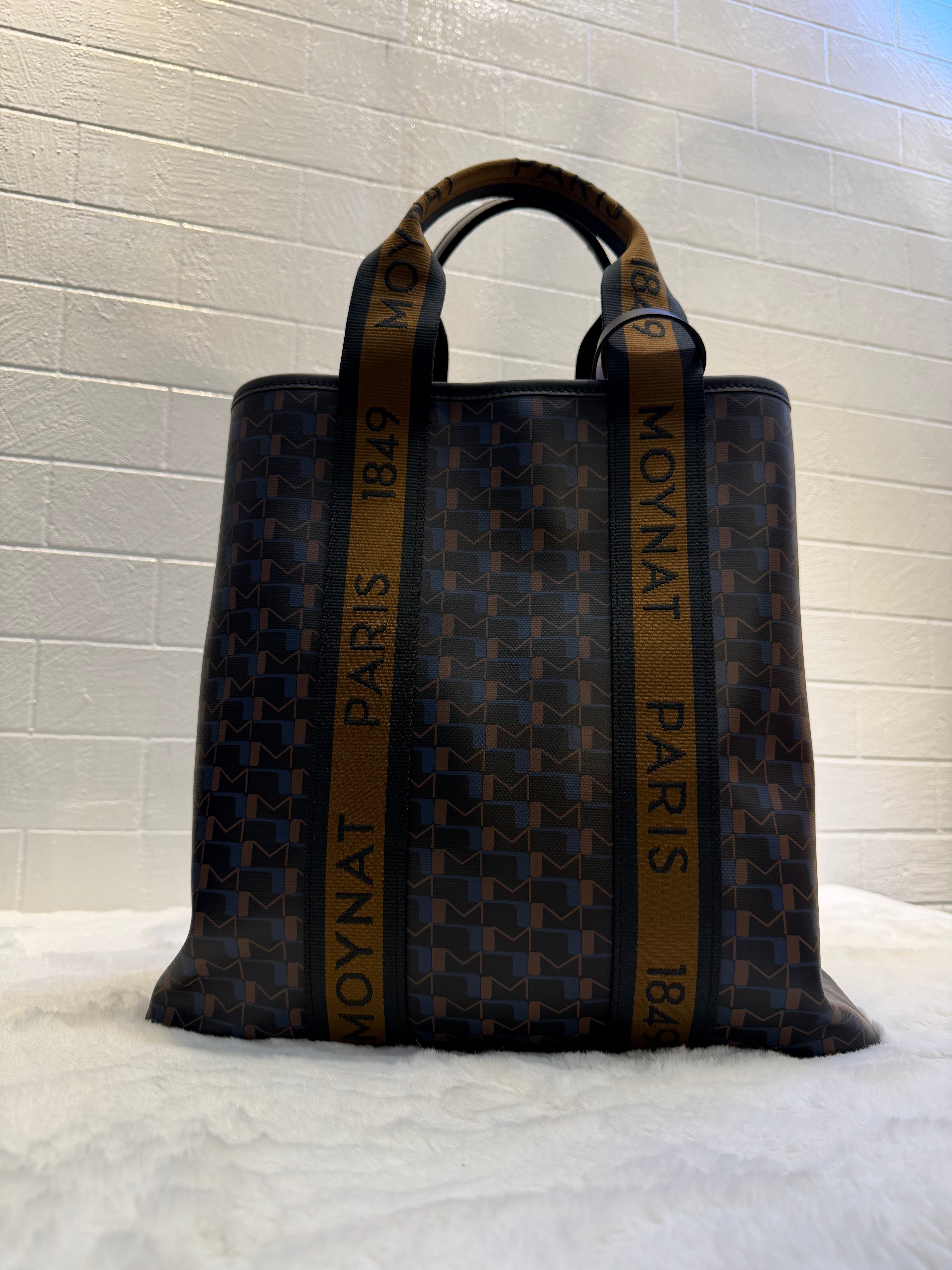 Moynat Paris Quattro Tote (38) – Bronze