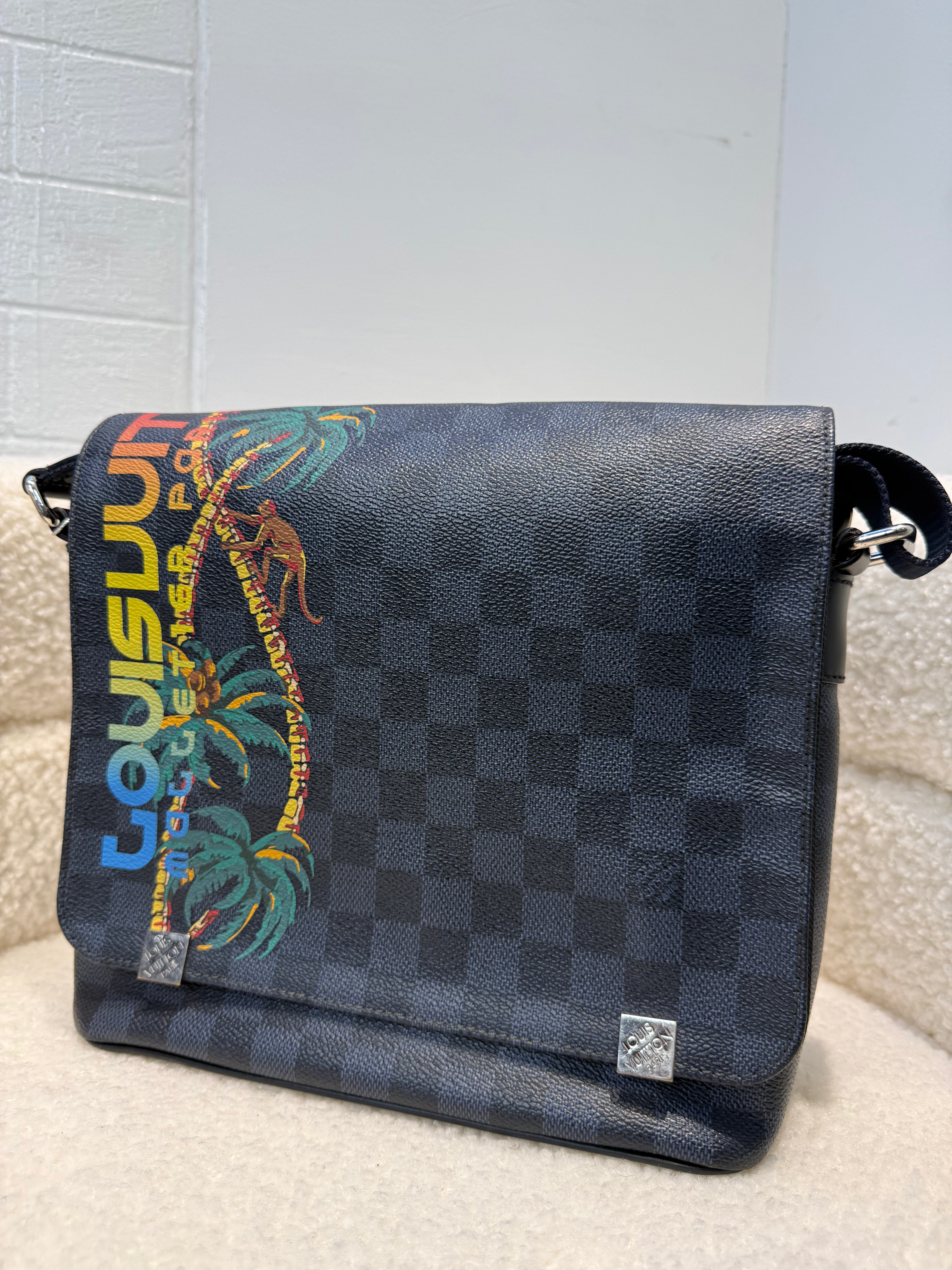 Louis Vuitton Messenger Bag 2018 limited edition District PM (Iconic Damier Cobalt Jungle Print)