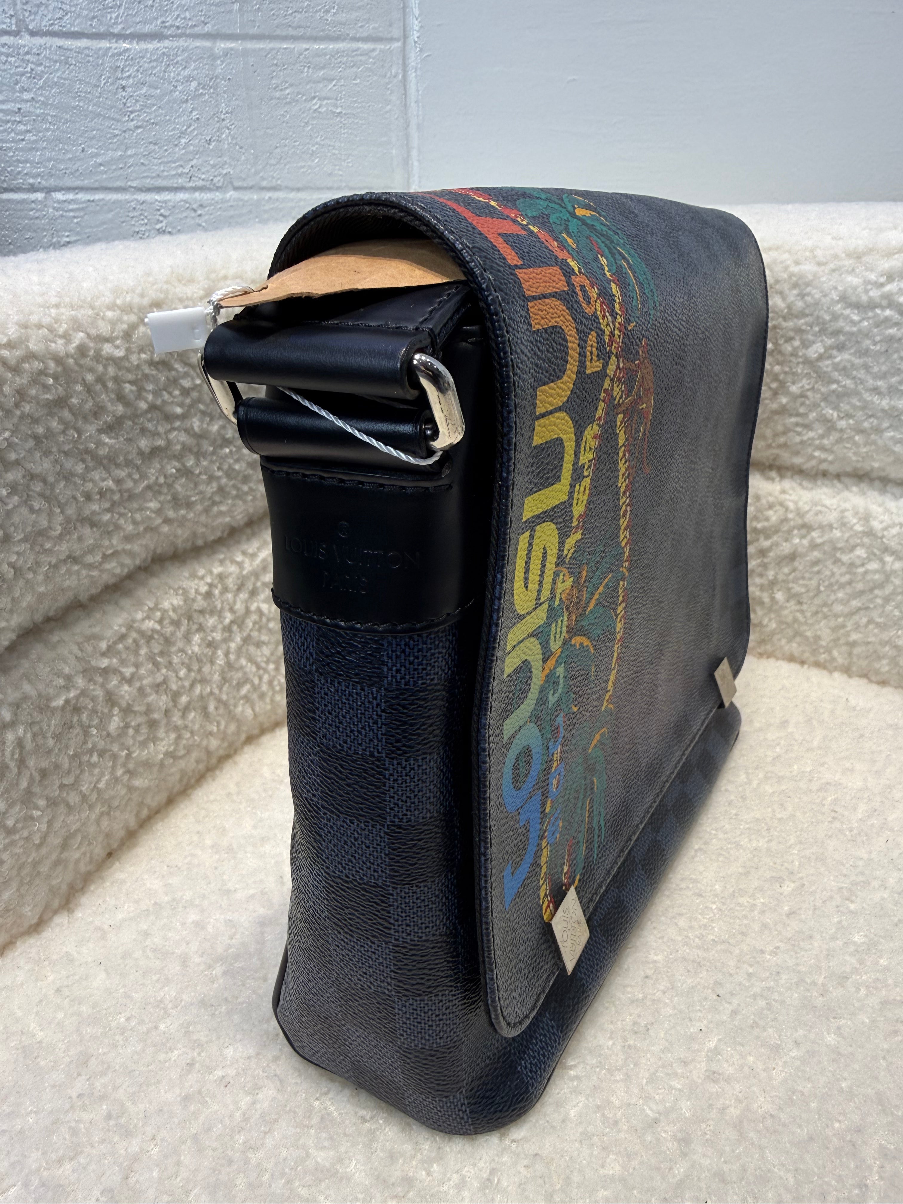 Louis Vuitton Messenger Bag 2018 limited edition District PM (Iconic Damier Cobalt Jungle Print)