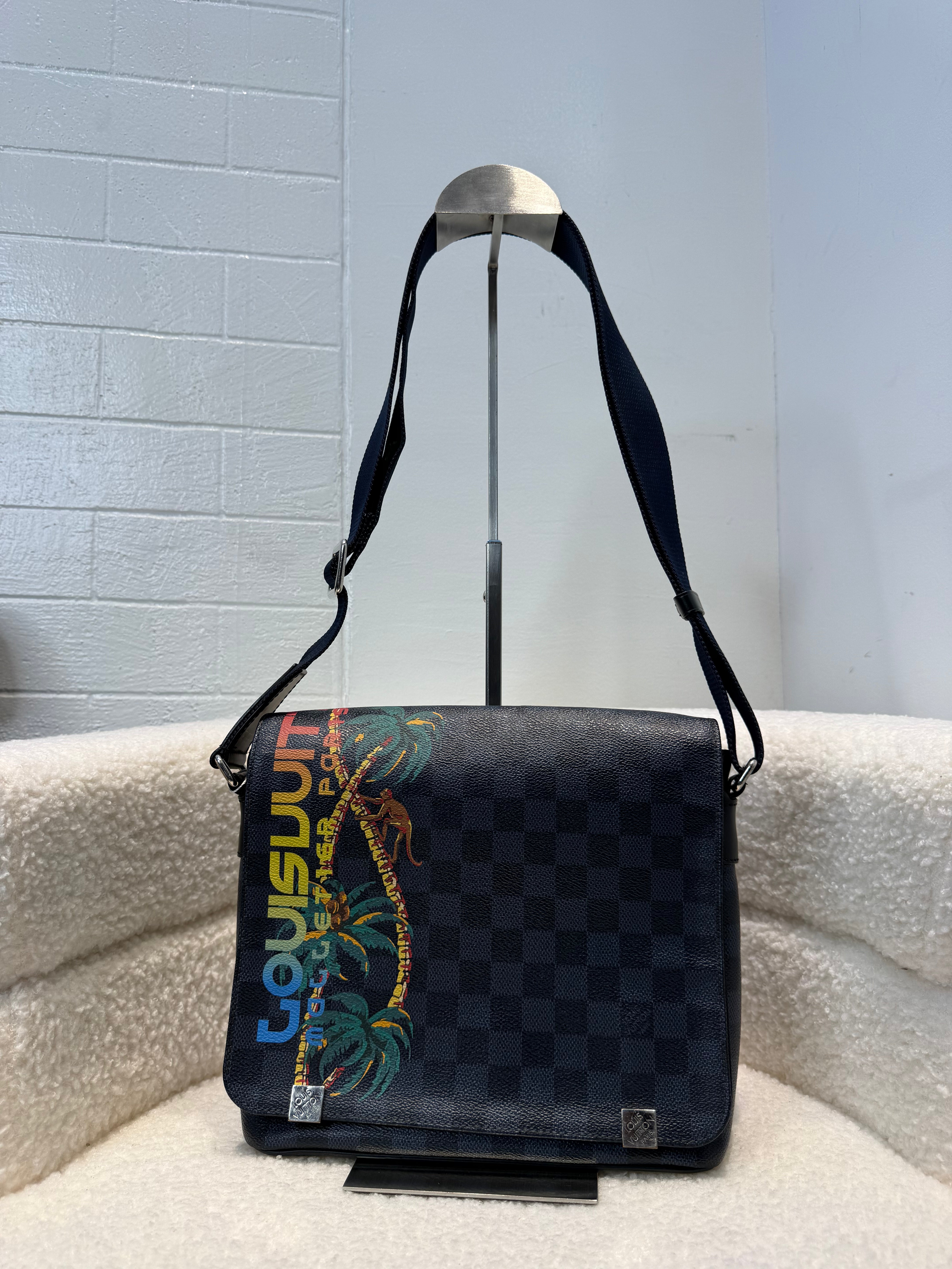 Louis Vuitton Messenger Bag 2018 limited edition District PM (Iconic Damier Cobalt Jungle Print)