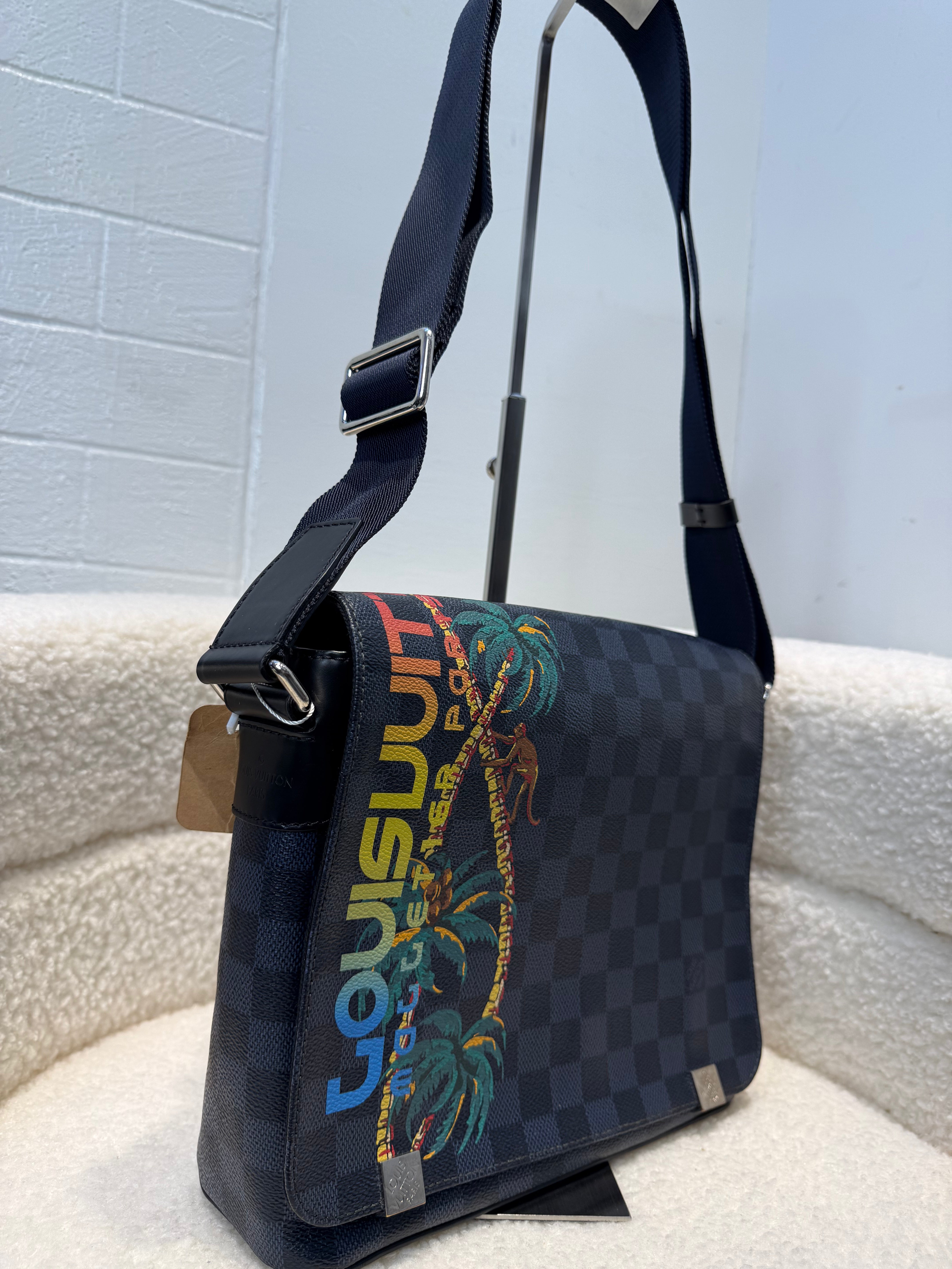 Louis Vuitton Messenger Bag 2018 limited edition District PM (Iconic Damier Cobalt Jungle Print)