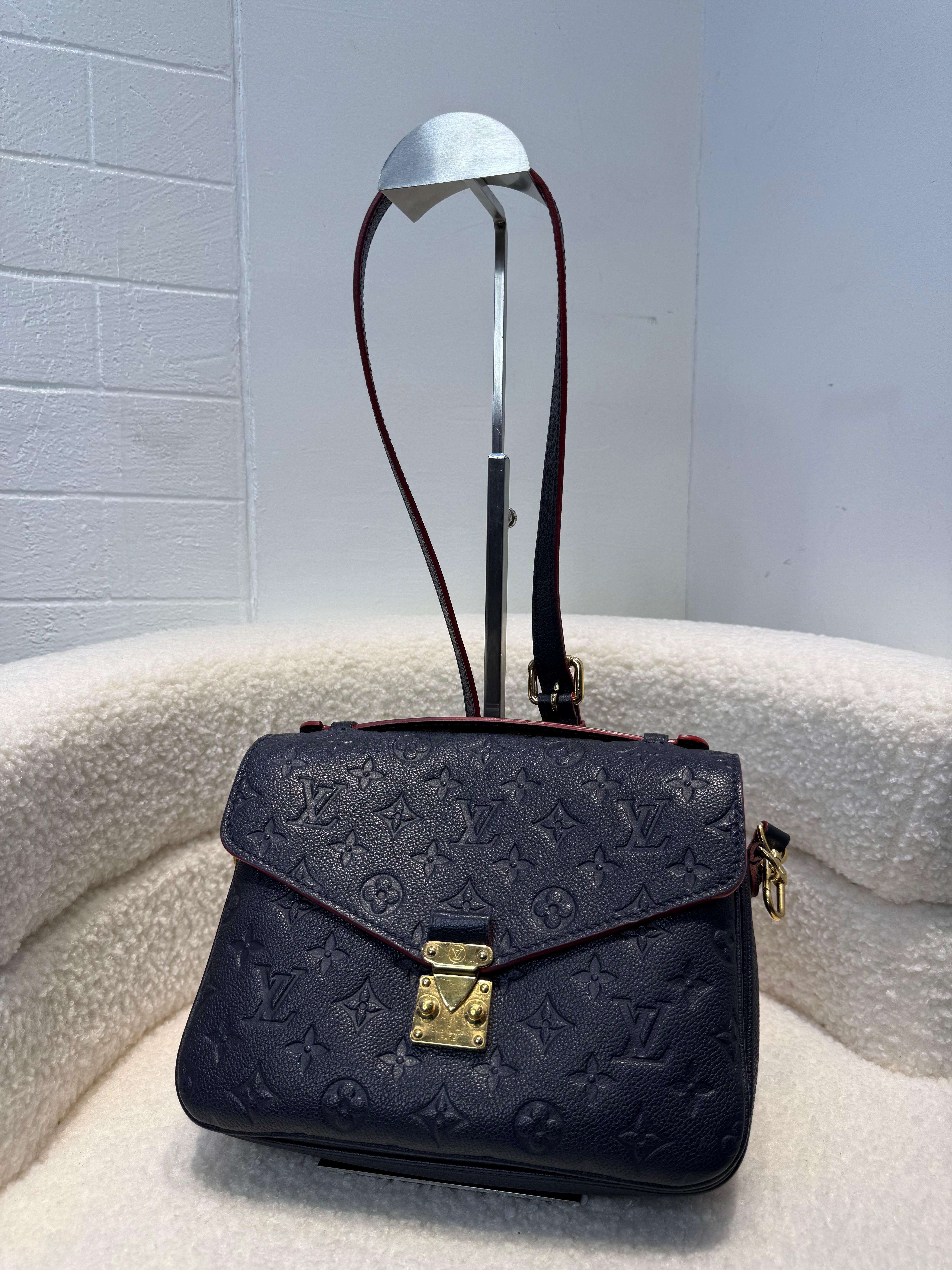 Louis Vuitton Pochette Metis Bag